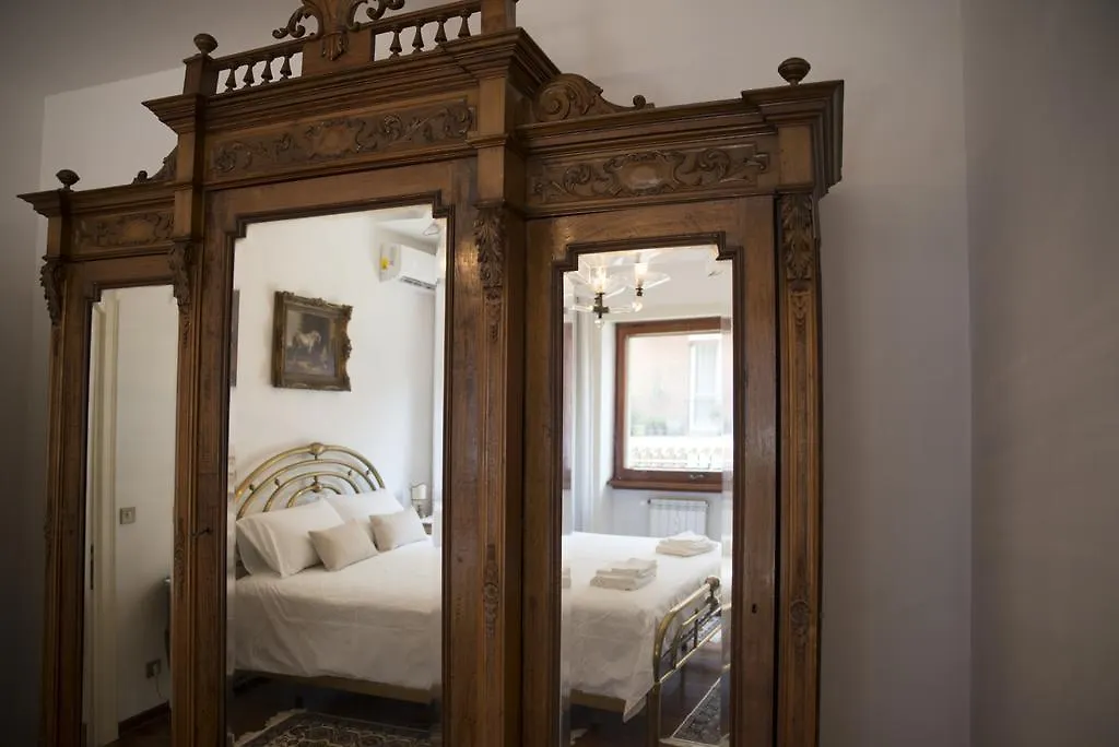 Plumbird Boutique & Apartment Rom Italien